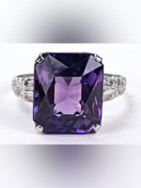 Vintage 13K White Gold Art Deco Ladies Synthetic Color Change Sapphire Ring